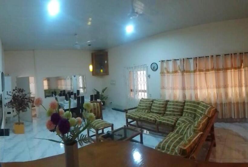 پانسیون Marrets International Villa