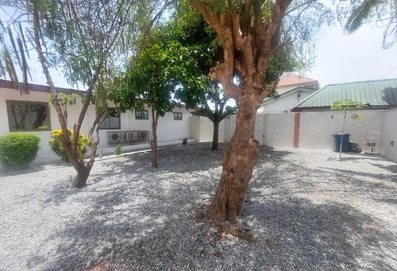 پانسیون Marrets International Villa