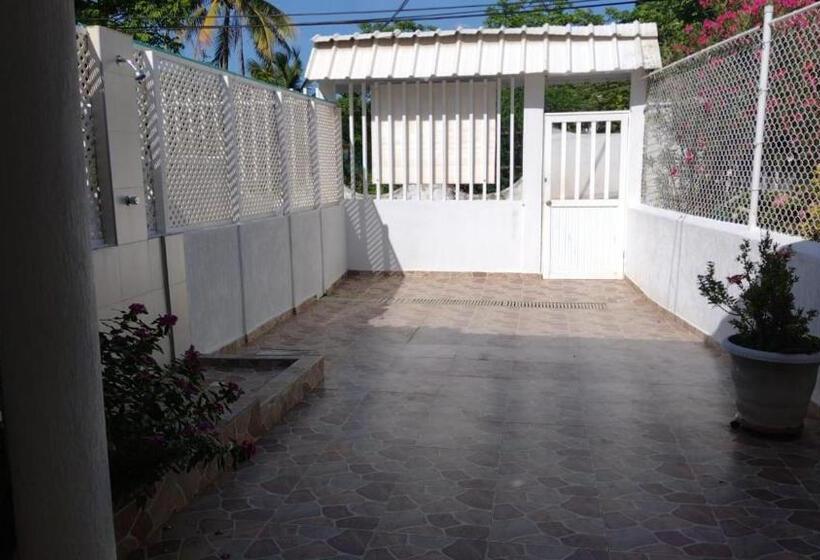 Pension Sarie Bay Inn