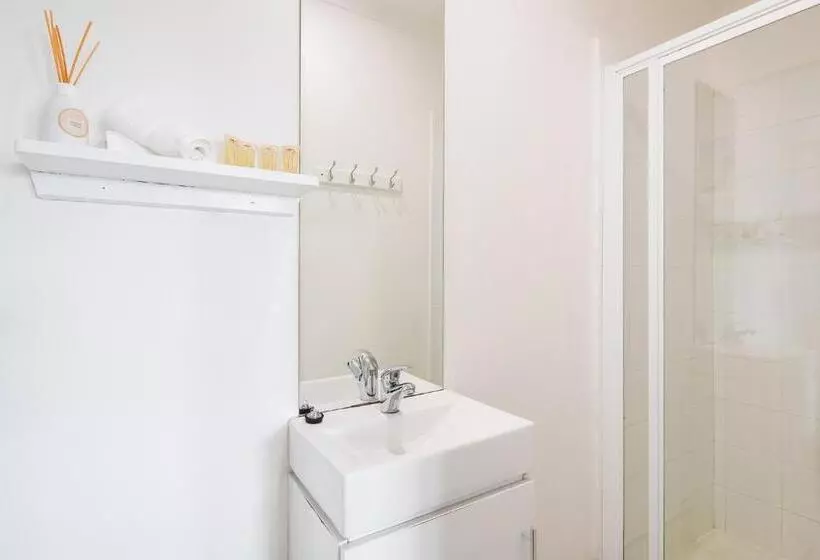 Retkeilymaja Ananda 2  Room With A Sea View