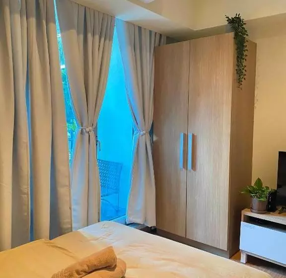 Happy Staycation In Azure Urban Resort Spacious Family Room Near Sm Bicutan And Manila Airport