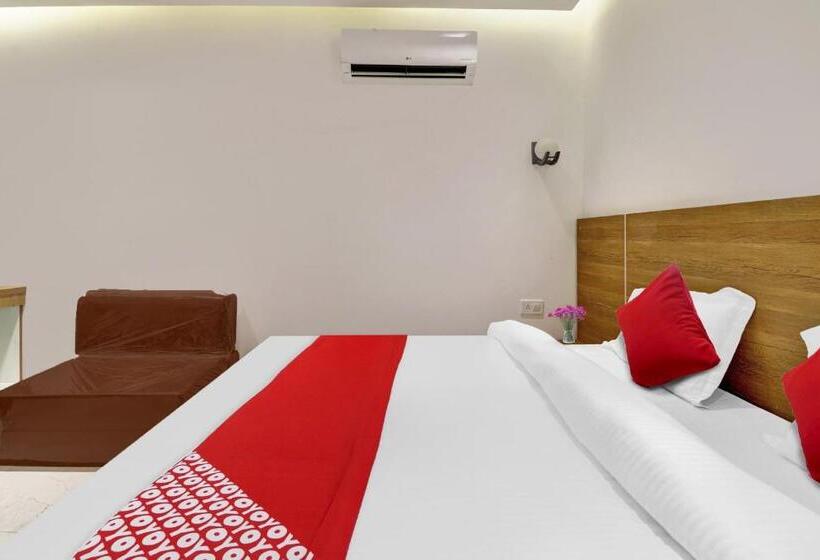 Flagship Hotel Dcrest