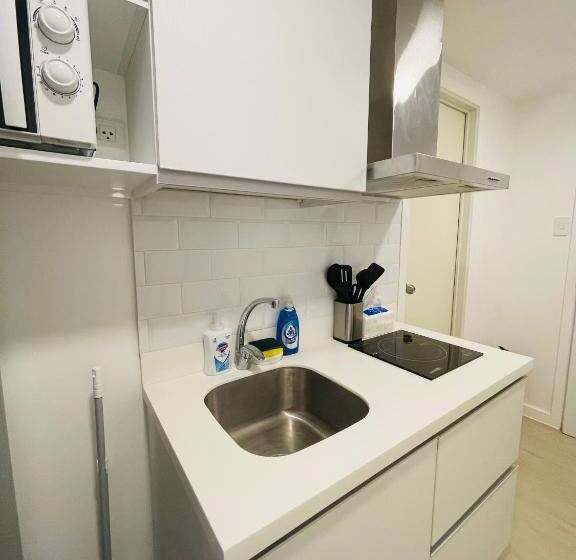 בית מלון כפרי Azure North Staycation