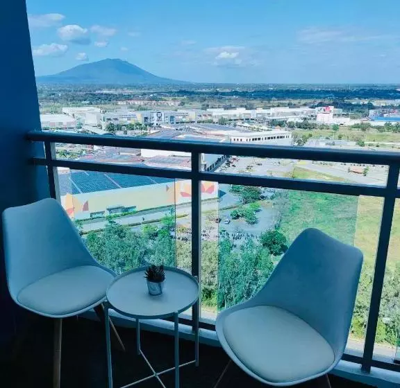 Hotelli Azure North Staycation