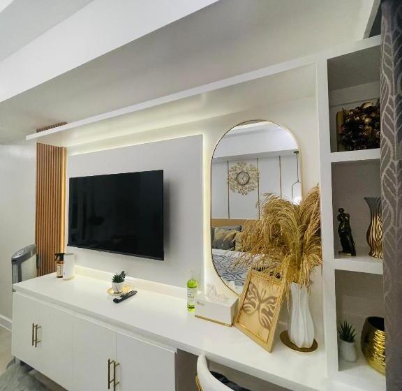 בית מלון כפרי Azure North Staycation