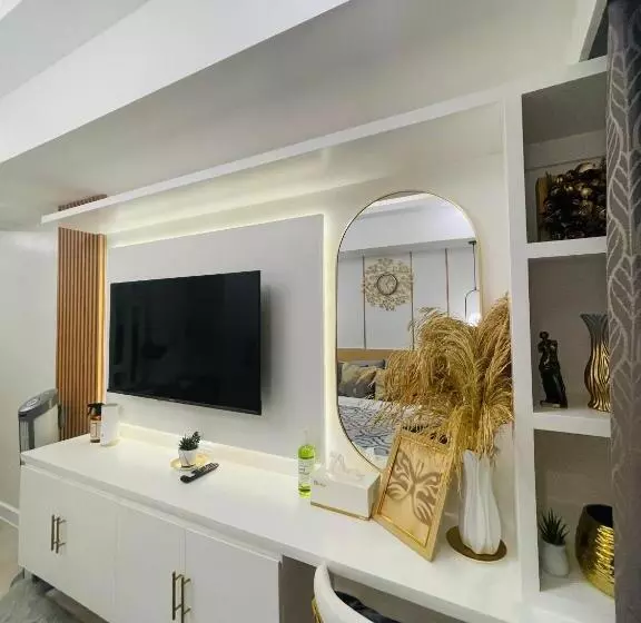 Hotelli Azure North Staycation