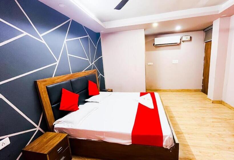 Classic Hotel 02 Minute Walk In Nizamuddin Railway Station