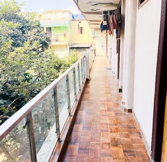 Classic Hotel 02 Minute Walk In Nizamuddin Railway Station