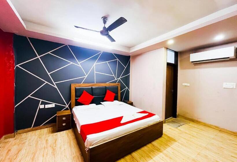 Classic Hotel 02 Minute Walk In Nizamuddin Railway Station