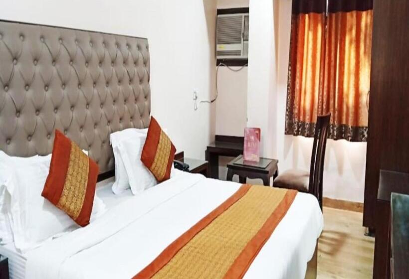 בית מלון כפרי Prime Cashew & Paradise International Walking Distance Railway Station