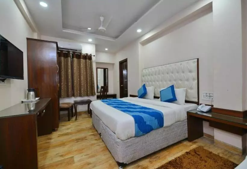 Hotelli Prime Cashew & Paradise International Walking Distance Railway Station