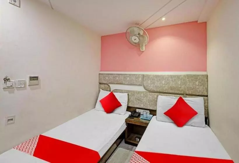Hotelli Prime Cashew & Paradise International Walking Distance Railway Station