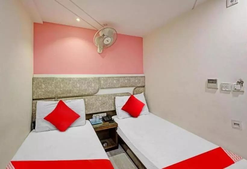 Hotelli Prime Cashew & Paradise International Walking Distance Railway Station