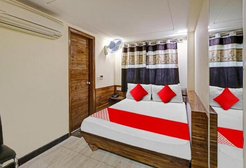 בית מלון כפרי Prime Cashew & Paradise International Walking Distance Railway Station