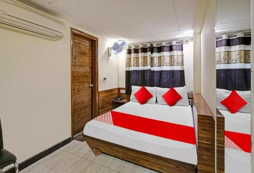 Hotelli Prime Cashew & Paradise International Walking Distance Railway Station