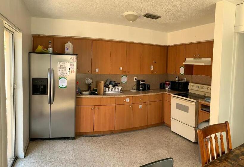 פנסיון Miami House 2