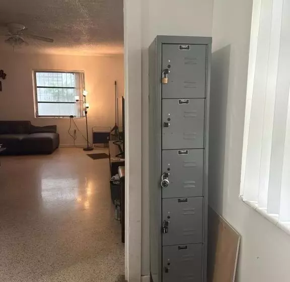 پانسیون Miami House 2