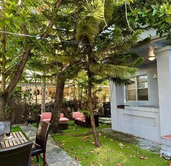 پانسیون Miami House 2