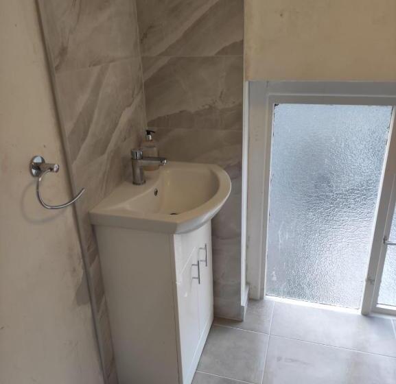 پانسیون Tara Suite Private Room