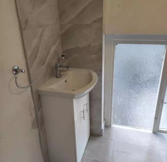 پانسیون Tara Suite Private Room