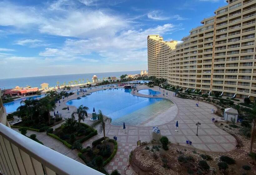 Porto Elsokhna Pyramids Family