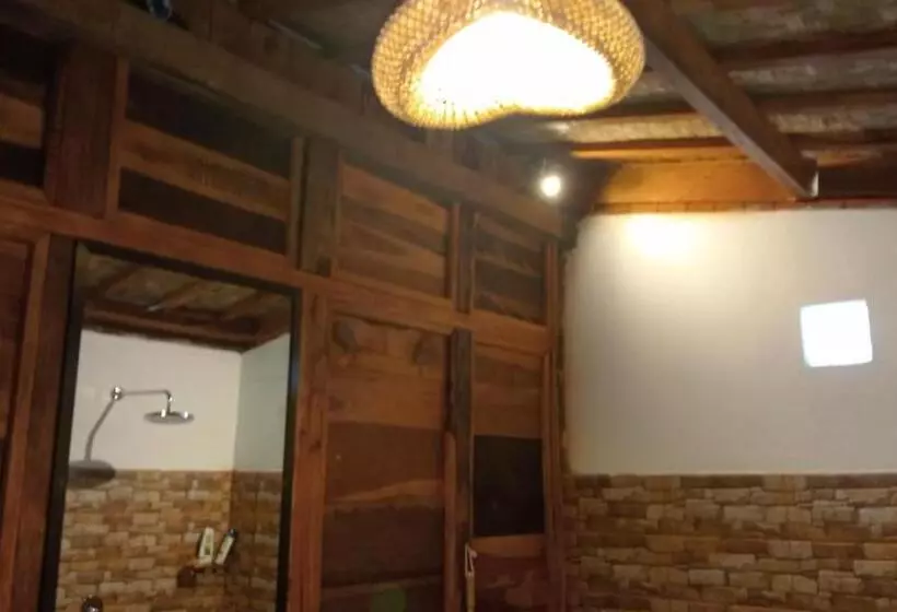 Lomakeskus Melasti Mountain Villa, Amed Bali   Agung Room 3