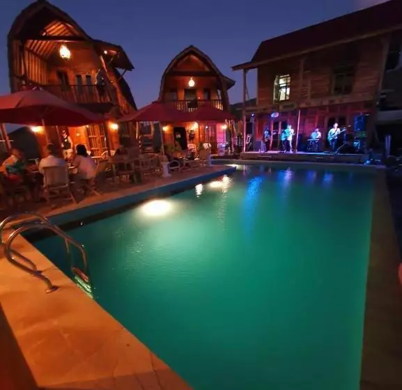 Lomakeskus Melasti Mountain Villa, Amed Bali   Agung Room 3