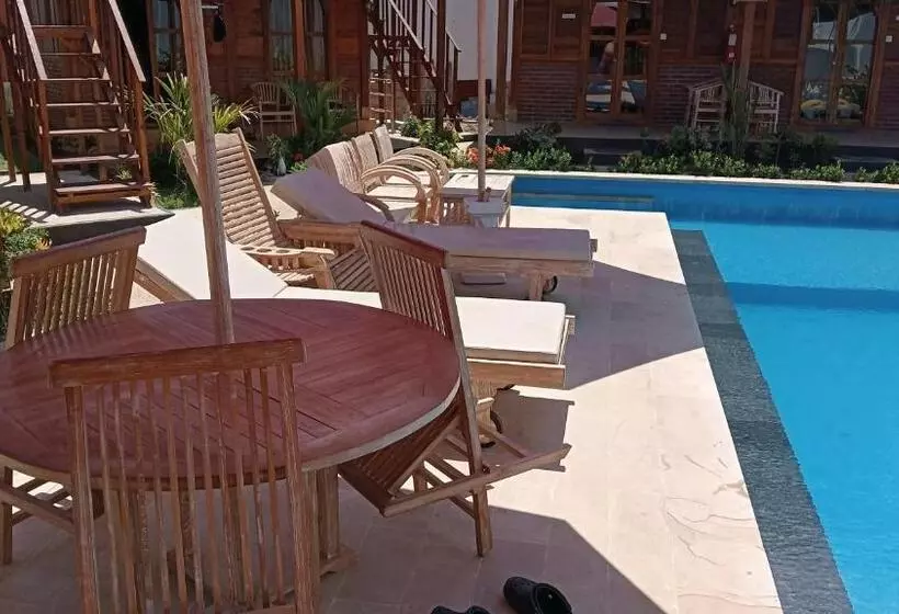 Lomakeskus Melasti Mountain Villa, Amed Bali   Agung Room 3