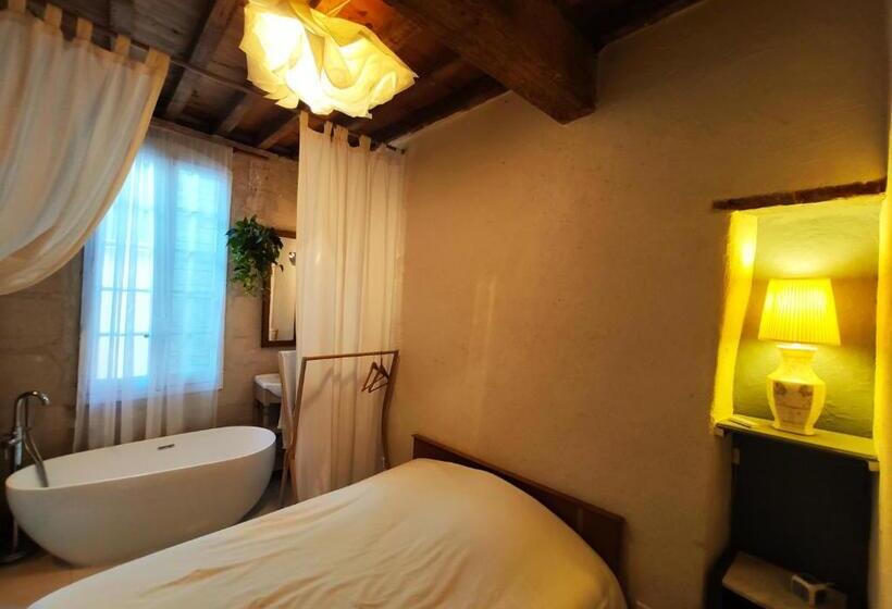 تختخواب و صبحانه At Home In Arles