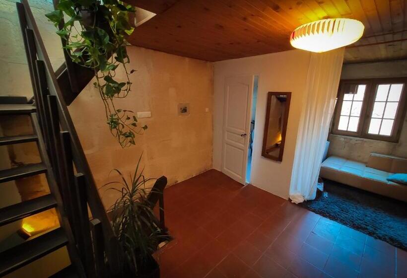 تختخواب و صبحانه At Home In Arles