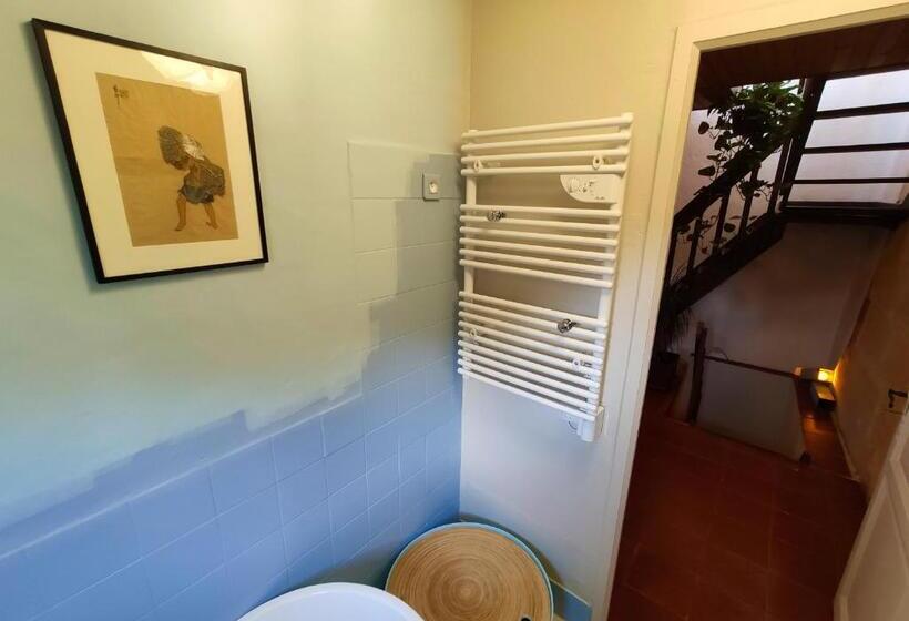 تختخواب و صبحانه At Home In Arles