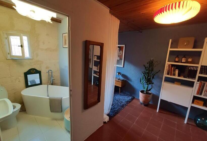 تختخواب و صبحانه At Home In Arles