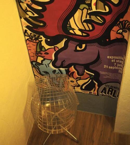 تختخواب و صبحانه At Home In Arles