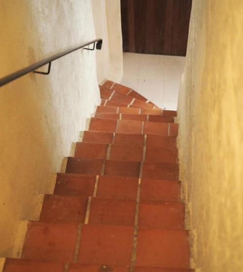 تختخواب و صبحانه At Home In Arles