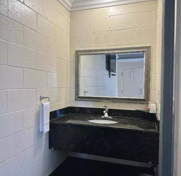 Easy 8 Motel