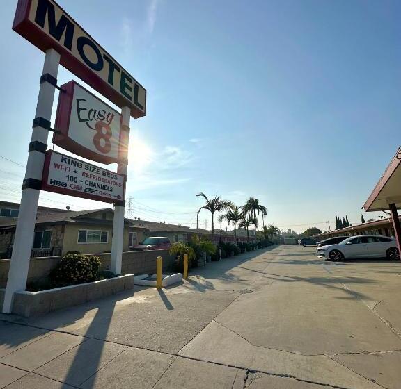 Easy 8 Motel