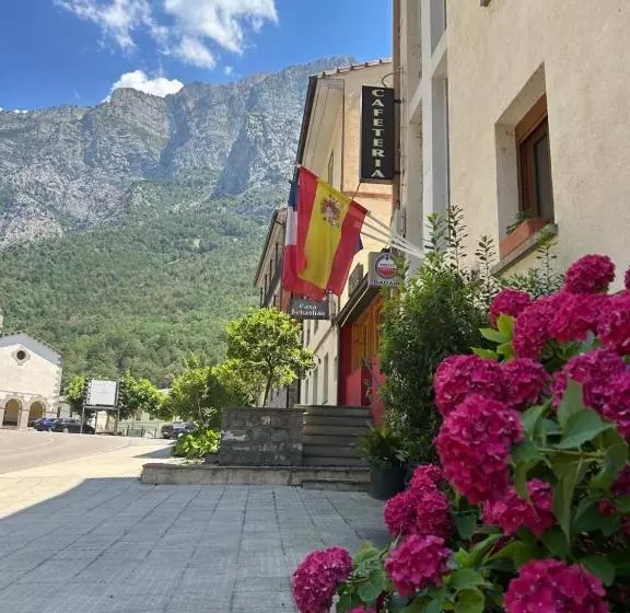 ホテル Restaurante Badain