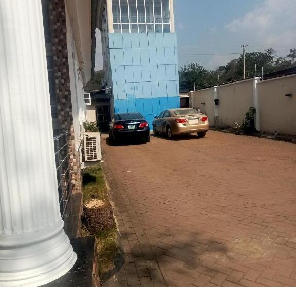 هتل Crystal Suites