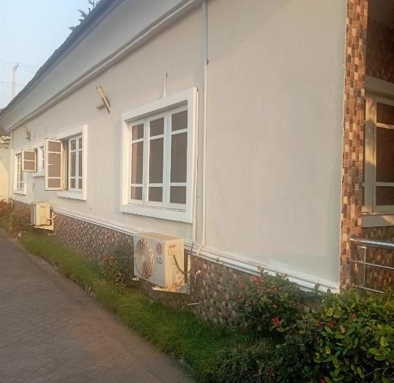 هتل Crystal Suites