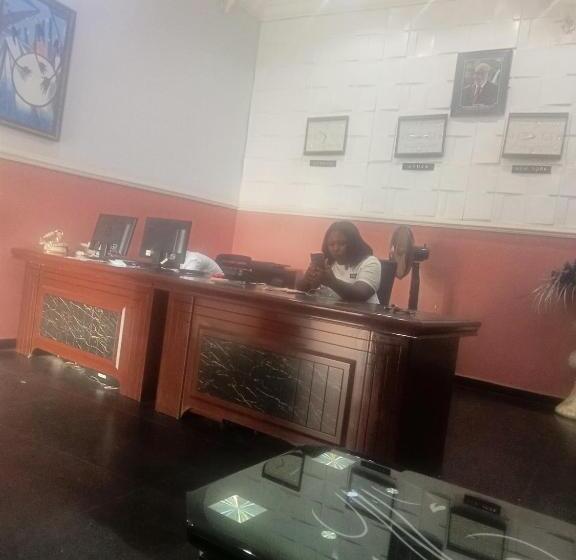 هتل Crystal Suites