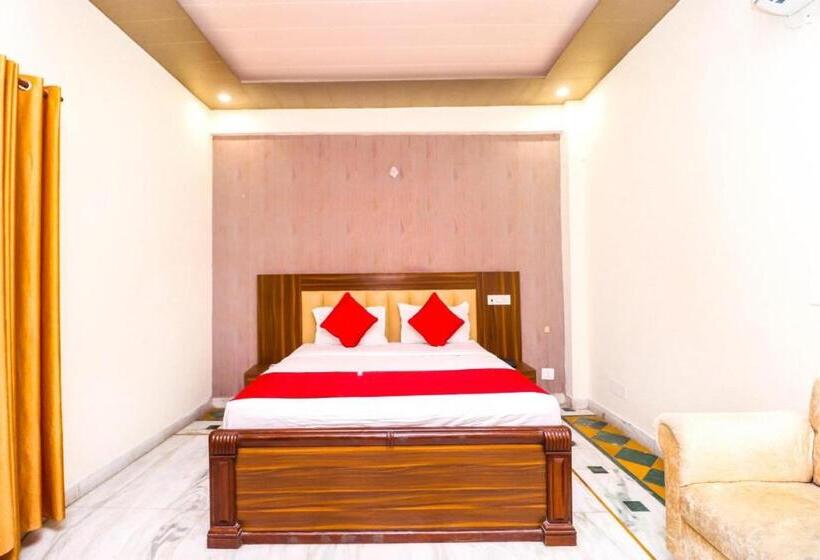 בית מלון כפרי Gobind Regency