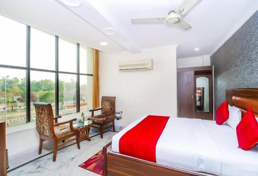 בית מלון כפרי Gobind Regency