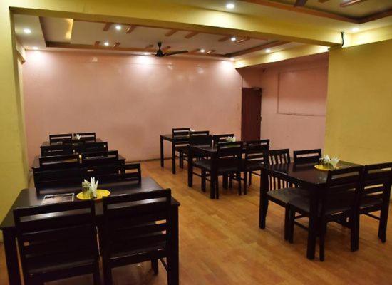 בית מלון כפרי Grand Meridian Near Airpor