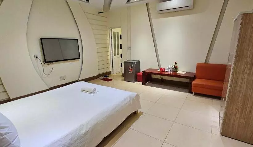هتل Khách Sạn Lake Side Palace Bờ Hồ