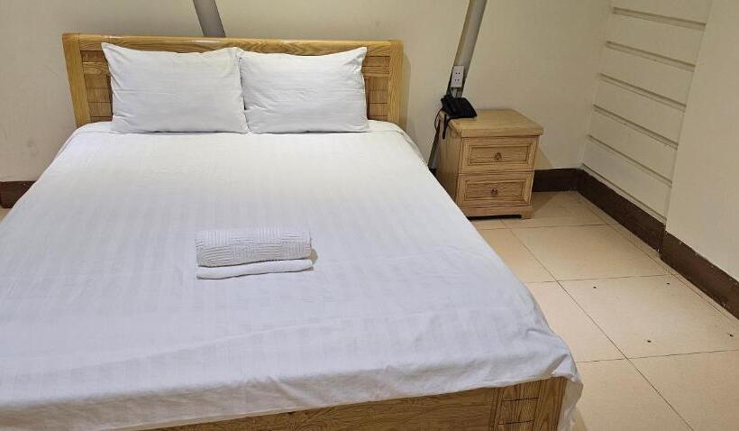 هتل Khách Sạn Lake Side Palace   Bờ Hồ