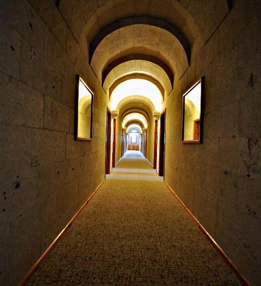 هتل Kral Boutique