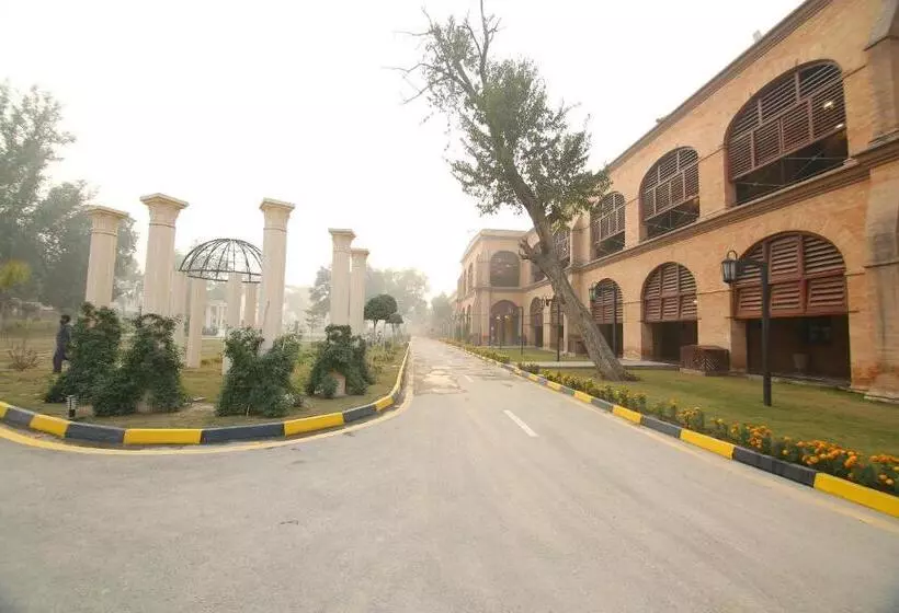 هتل Peshawar Barracks Estb 1867