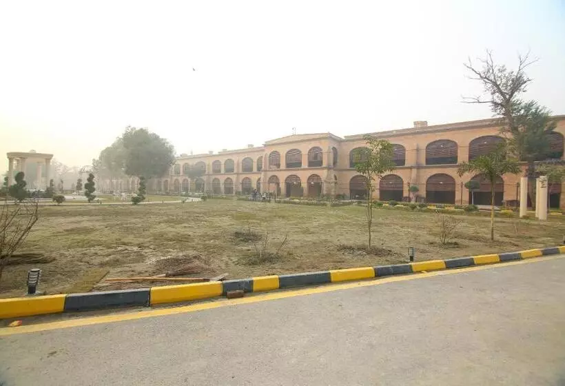 هتل Peshawar Barracks Estb 1867