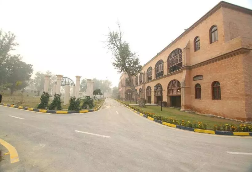 هتل Peshawar Barracks Estb 1867
