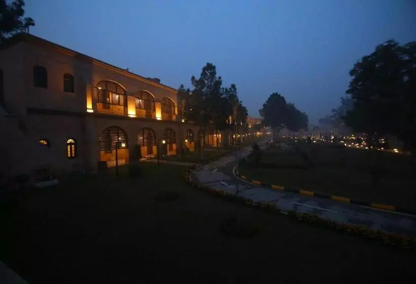 هتل Peshawar Barracks Estb 1867